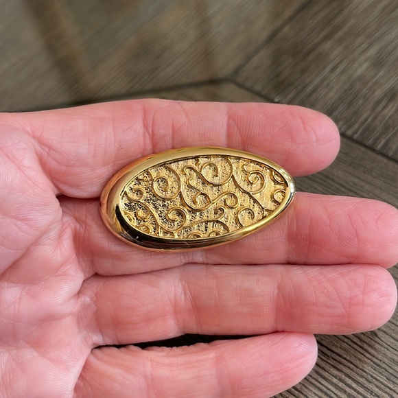 Vintage Gold-tone Oval Filigree Pin - Picture 7 of 15